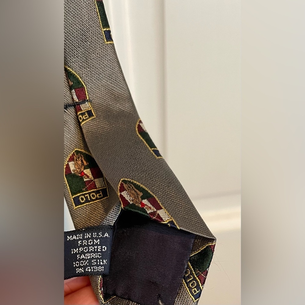 Ralph Lauren 100% Silk Hand Made Gray Shield Player Crest Men's Tie - Picture 3 of 4